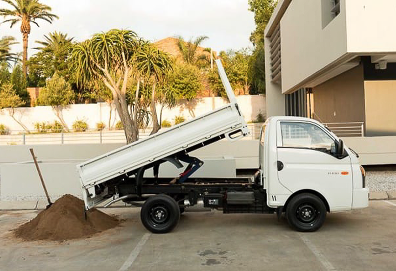 buckie-delivering-sand